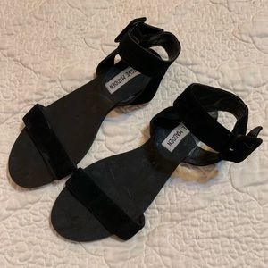 Steve Madden black sandal